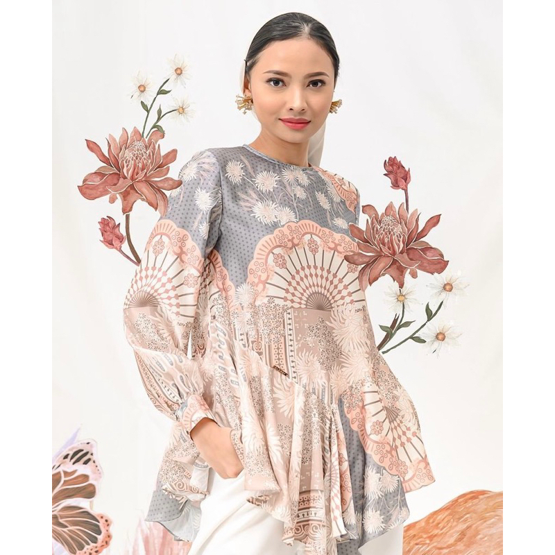 Preloved Kyra Blouse Powder Blue sz M by Wearing Klamby