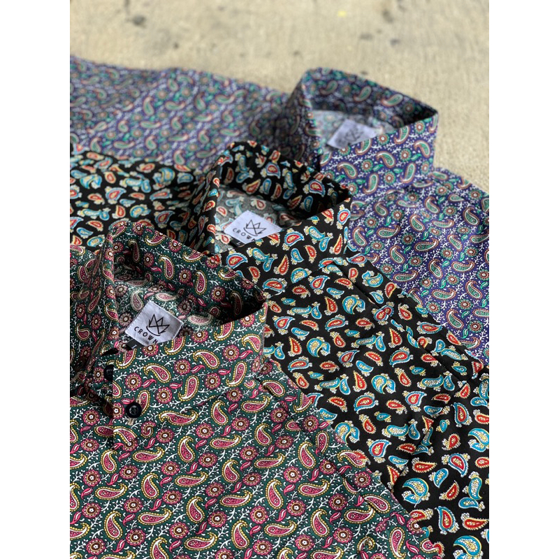 BUTTONDOWN CROWNS PAISLEY PATTERN NAVY SHORT SELVE