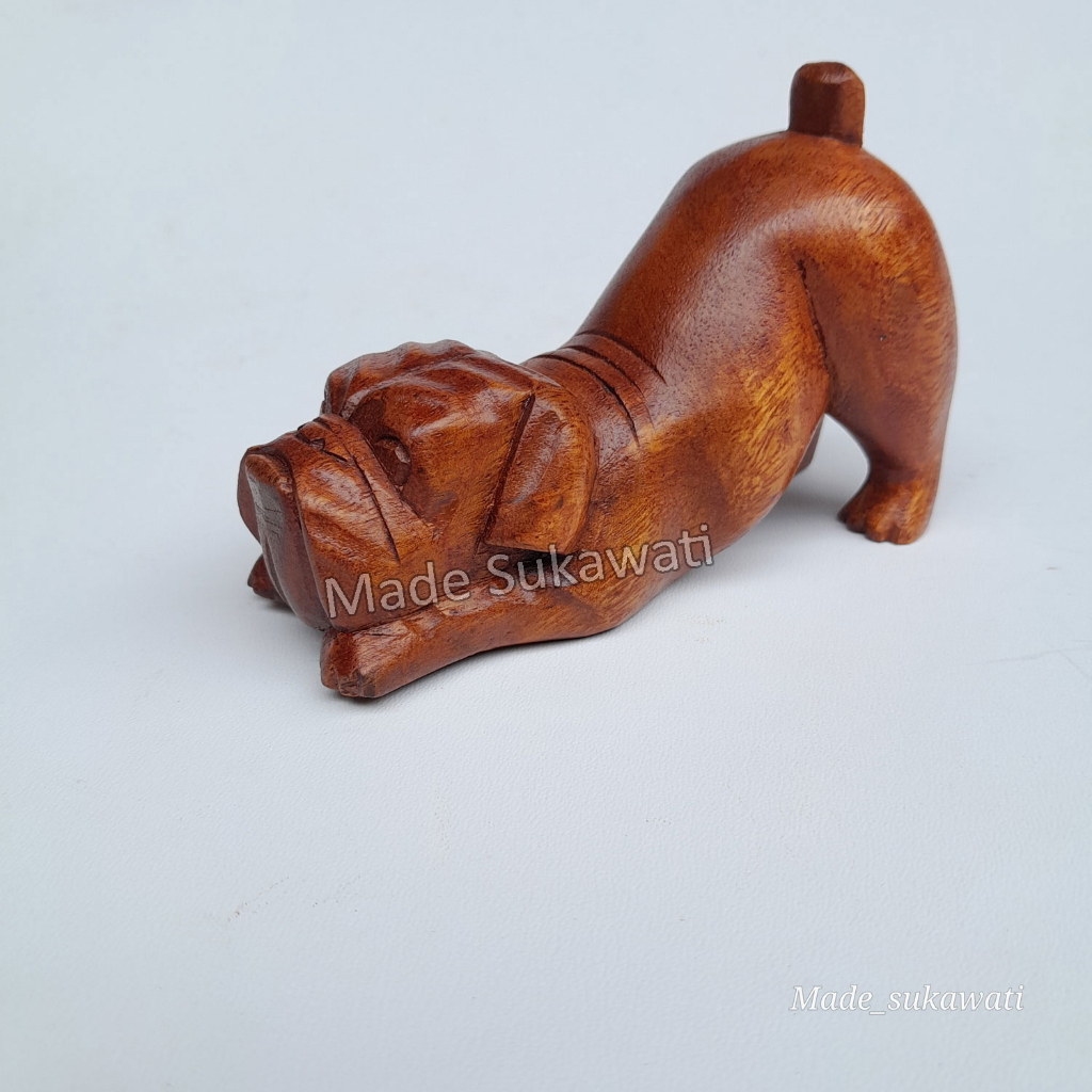 Patung kayu Anjing Bulldog Sleik Menungging Kerajinan handmade Bali