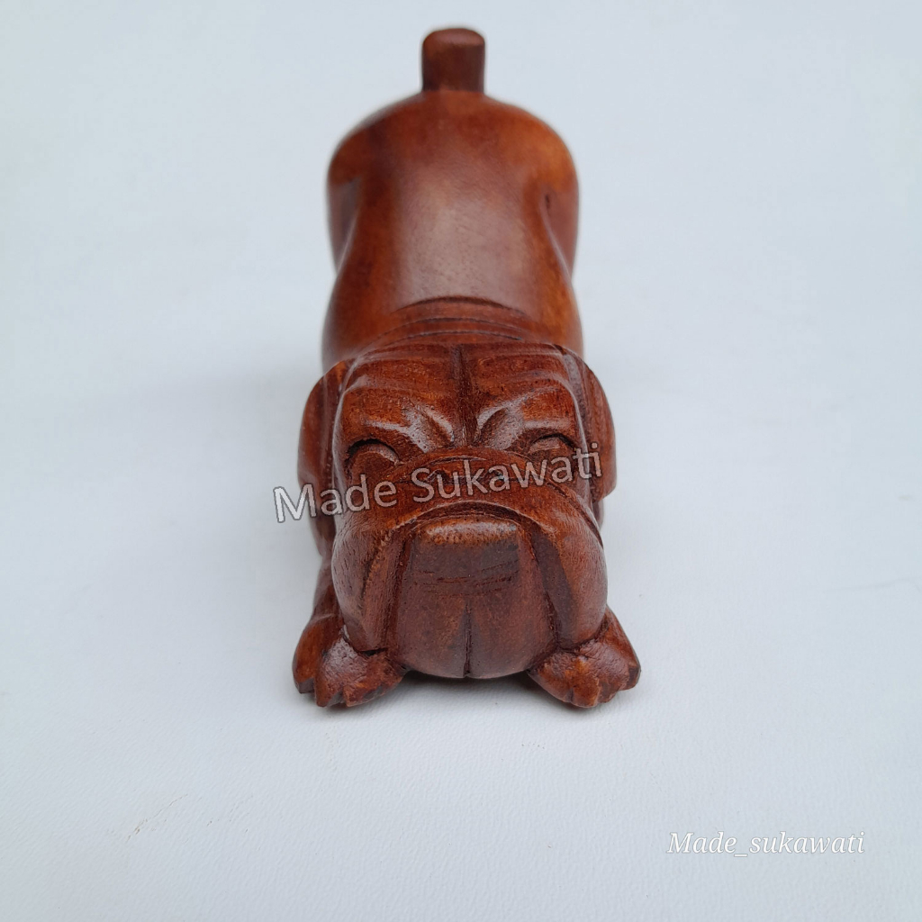 Patung kayu Anjing Bulldog Sleik Menungging Kerajinan handmade Bali