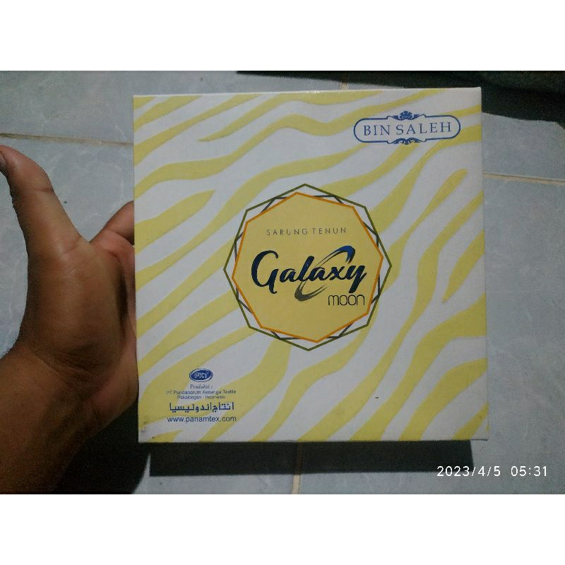 SARUNG TENUN GALAXY MOON