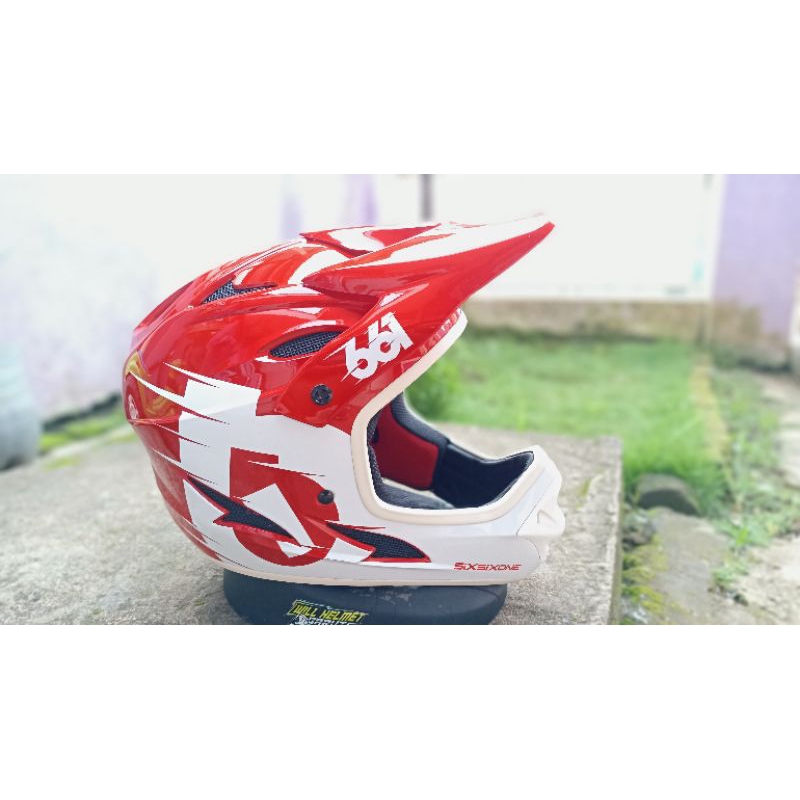 Helm 661 Sixsixone Secon