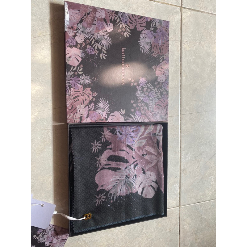 Buttonscarves Tropical Extended Eola