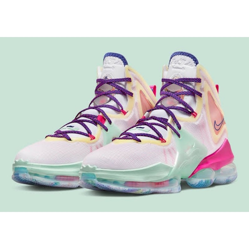 Lebron 19 Valentine's Day Original, Size US 11/45