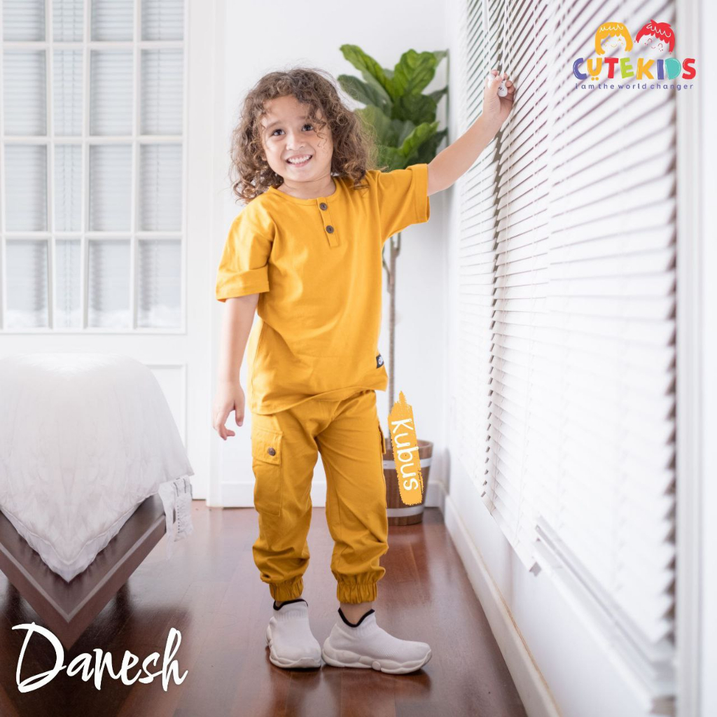 Nauree - Setelan Danesh Unisex Anak Laki Laki Perempuan One Set Casual Bahan Cotton Combed 24s Kualitas Premium Untuk Jalan Jalan Polos Berkancing Lembut Modern Lucu Trendy Murah Jahitan Rapih