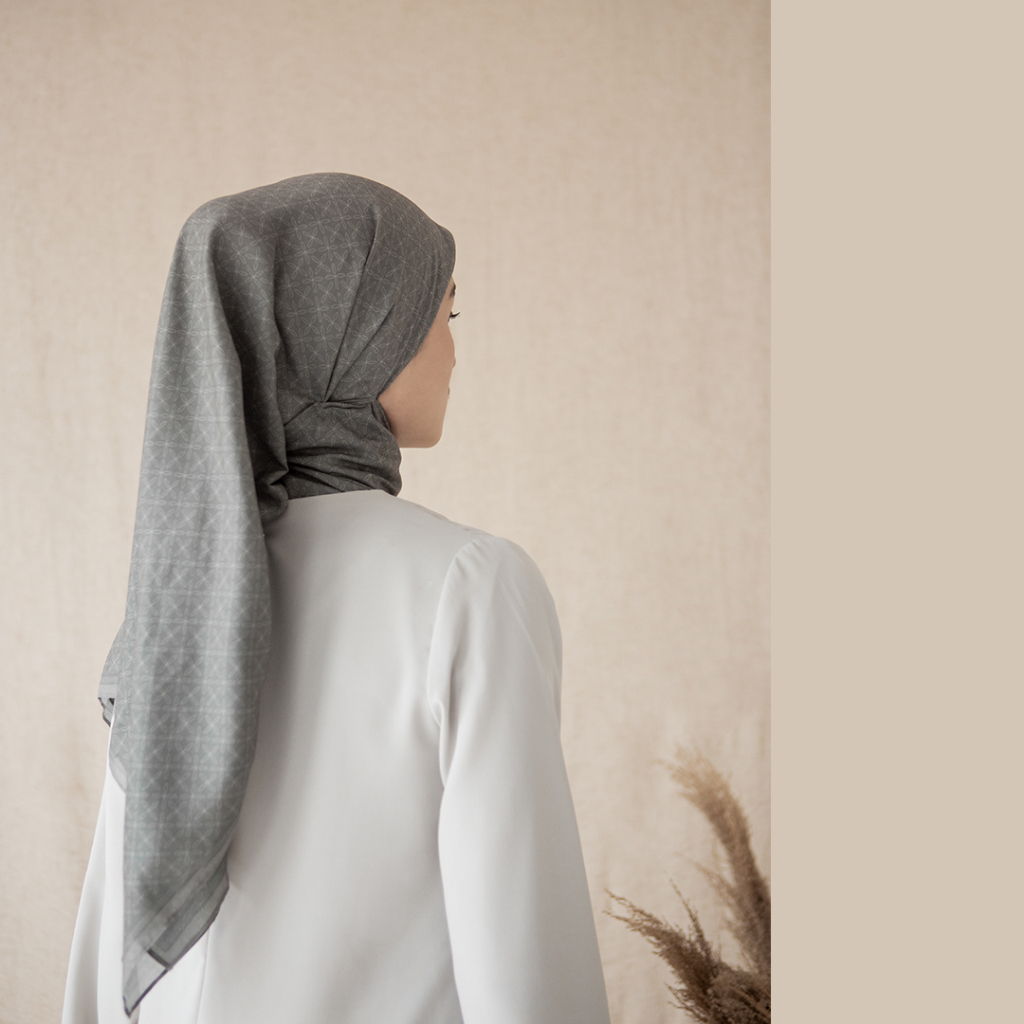 Anjana by Aska Label - Hijab print dengan geometry motif bahan voal warna ungu lilac, beige sand, dan hijau moss