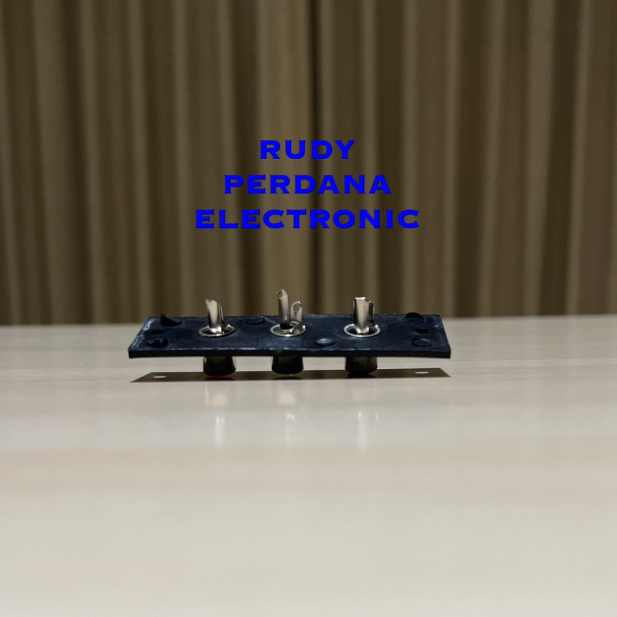 SOCKET SOKET RCA FEMALE 3 PIN LUBANG PANEL BODI HITAM