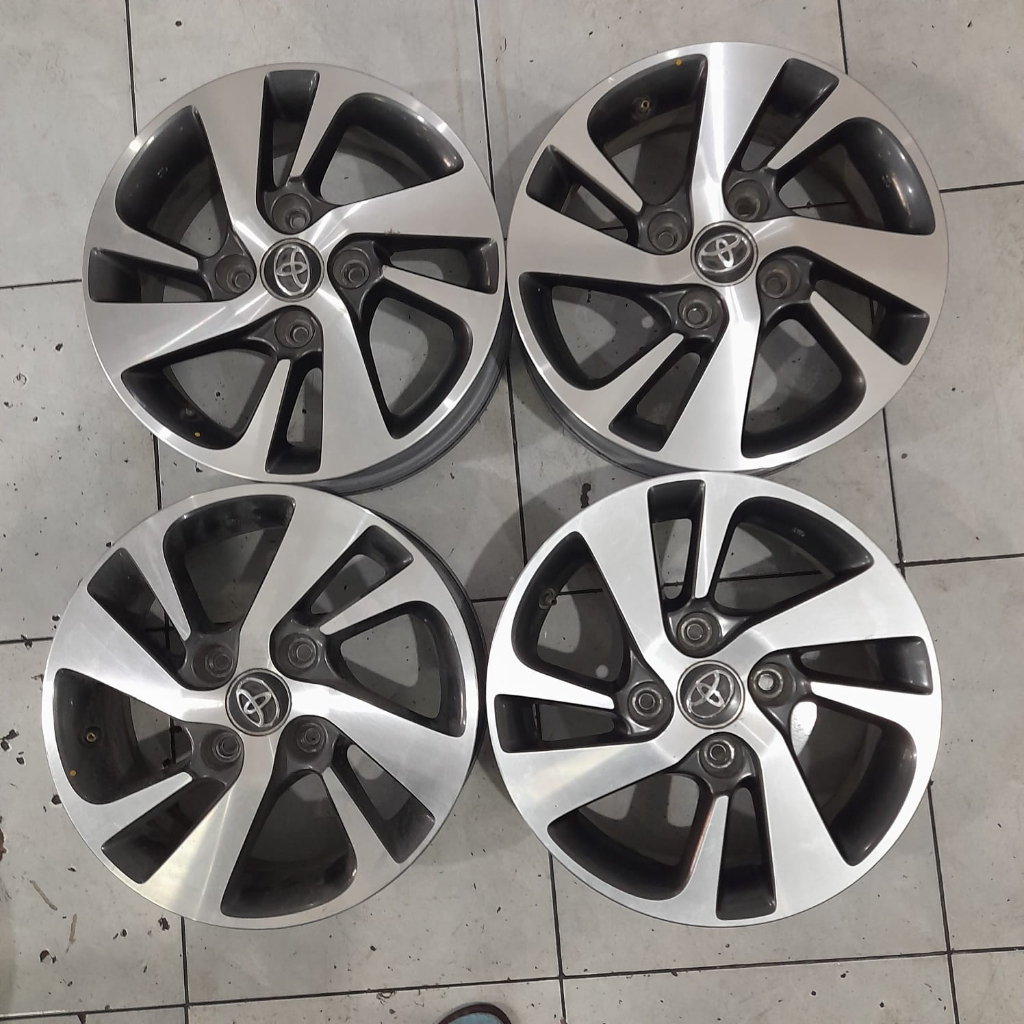 VELG MOBIL BEKAS COPOTAN AVANZA VELOZ RING 15 BISA BUAT XENIA 4X114
