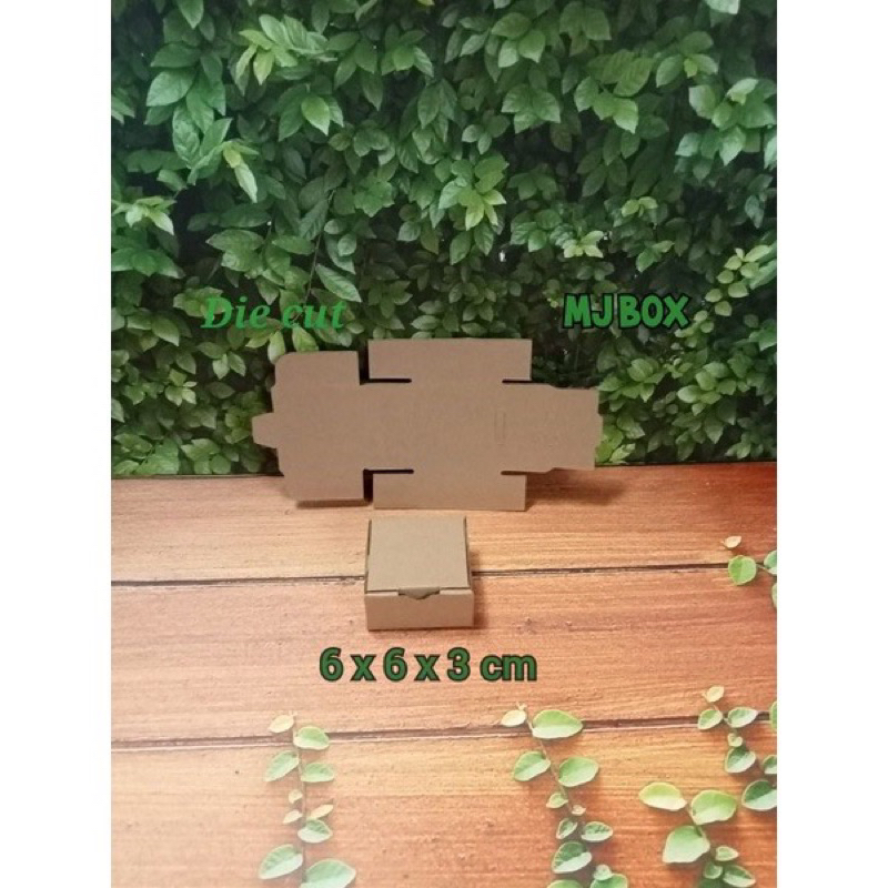 

kardus karton UK.. 6x6x3 cm... die cut, untuk packing aksesoris dll, model box pizza BOX KARDUS
