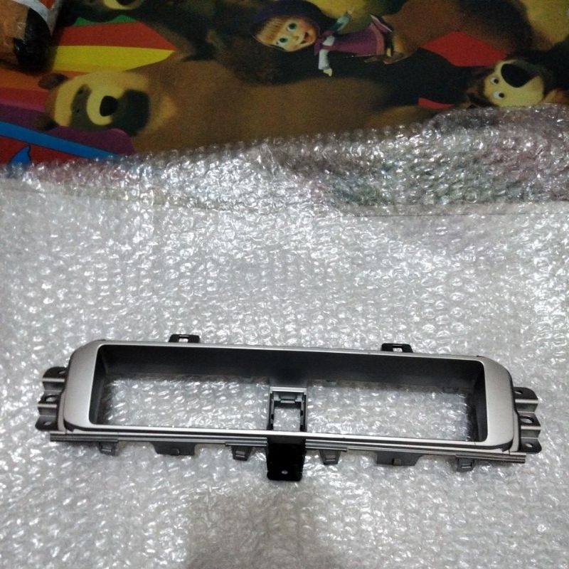 panel Bazel instrumen kisi kisi AC tengah mobil Mitsubishi xpander original warna silver