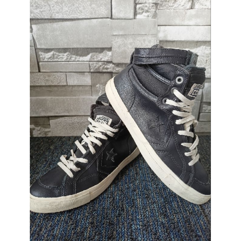 Sepatu Converse full kulit size 42 insole 26.5 Original