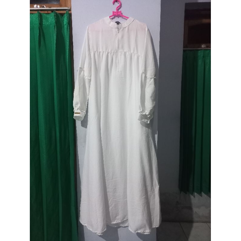 Gamis putih brand Ratu Mulabess