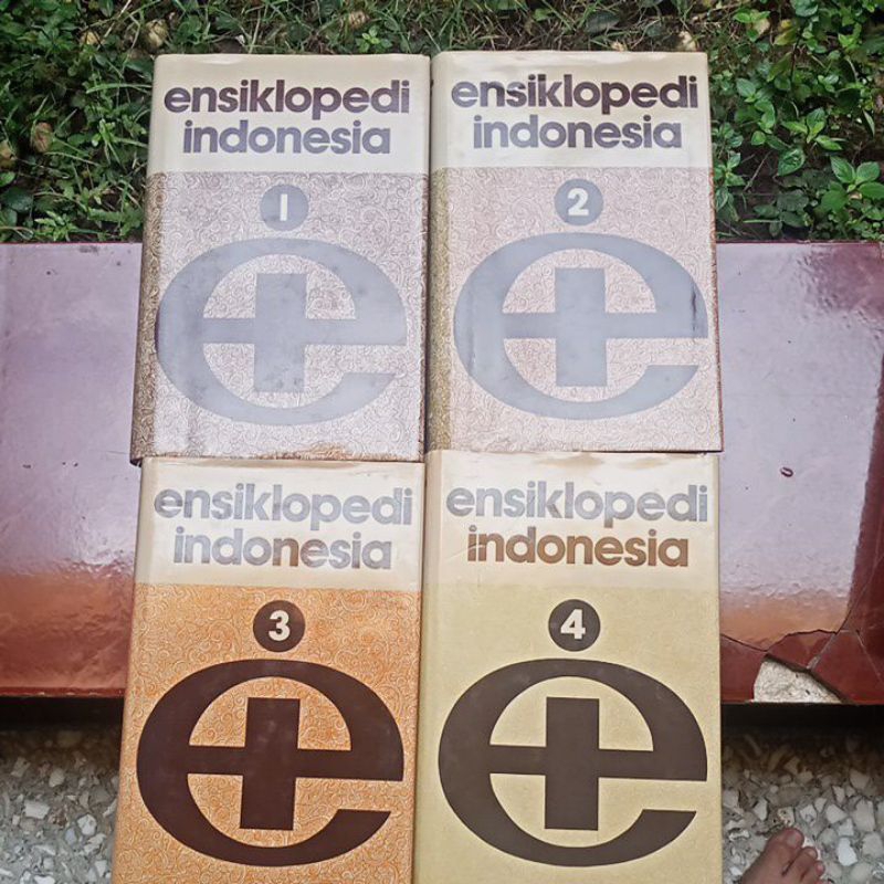 Preloved Ensiklopedi Indonesia Klasik / Ensiklopedi Jadul / Ensiklopedi Langka / Ensiklopedi Cabutan