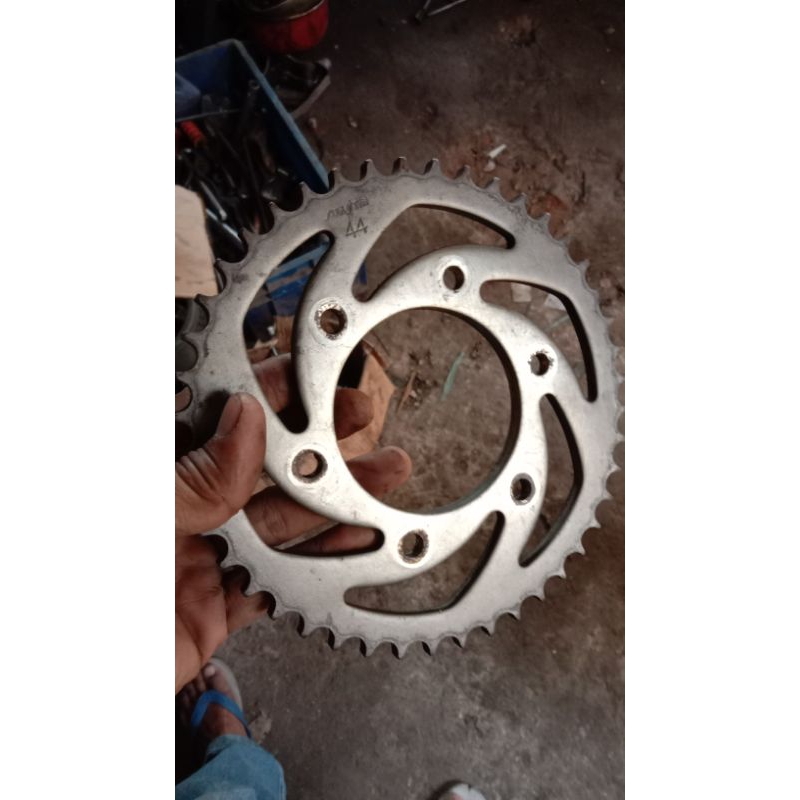 gir belakang scorpio