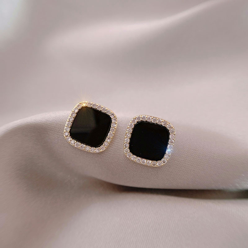 AZ266 【Barang spot】Anting Titanium Anti Karat Dan Anti Luntur Lapis Emas Kuadrat Hias Kristal Warna Hitam Perhiasan Anting Korea