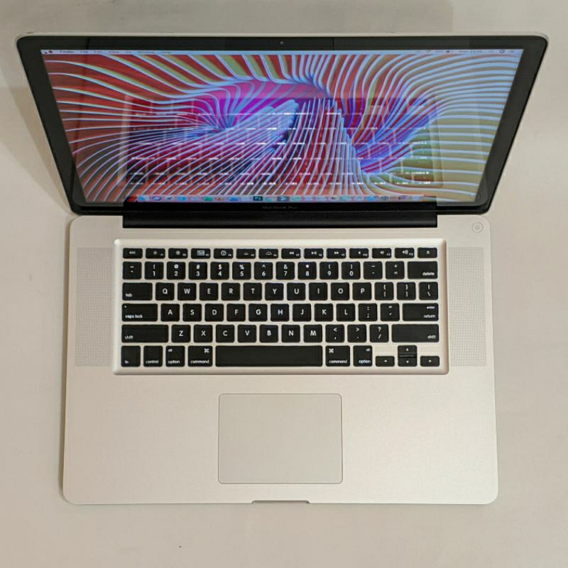 Laptop spesialis editing Macbook pro 15 - Layar 15.4inc - Core i5 - dual vga Nvidia