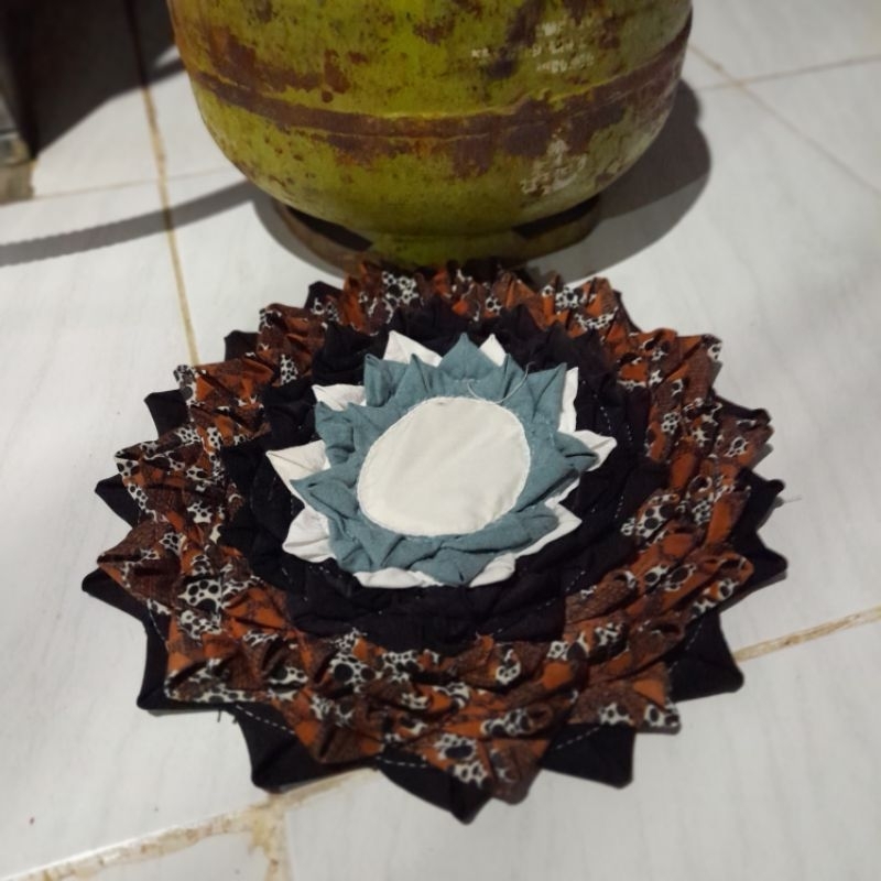 Tatakan gas 3 kg bahan kain diameter 19 inch / Alas tabung gas elpiji