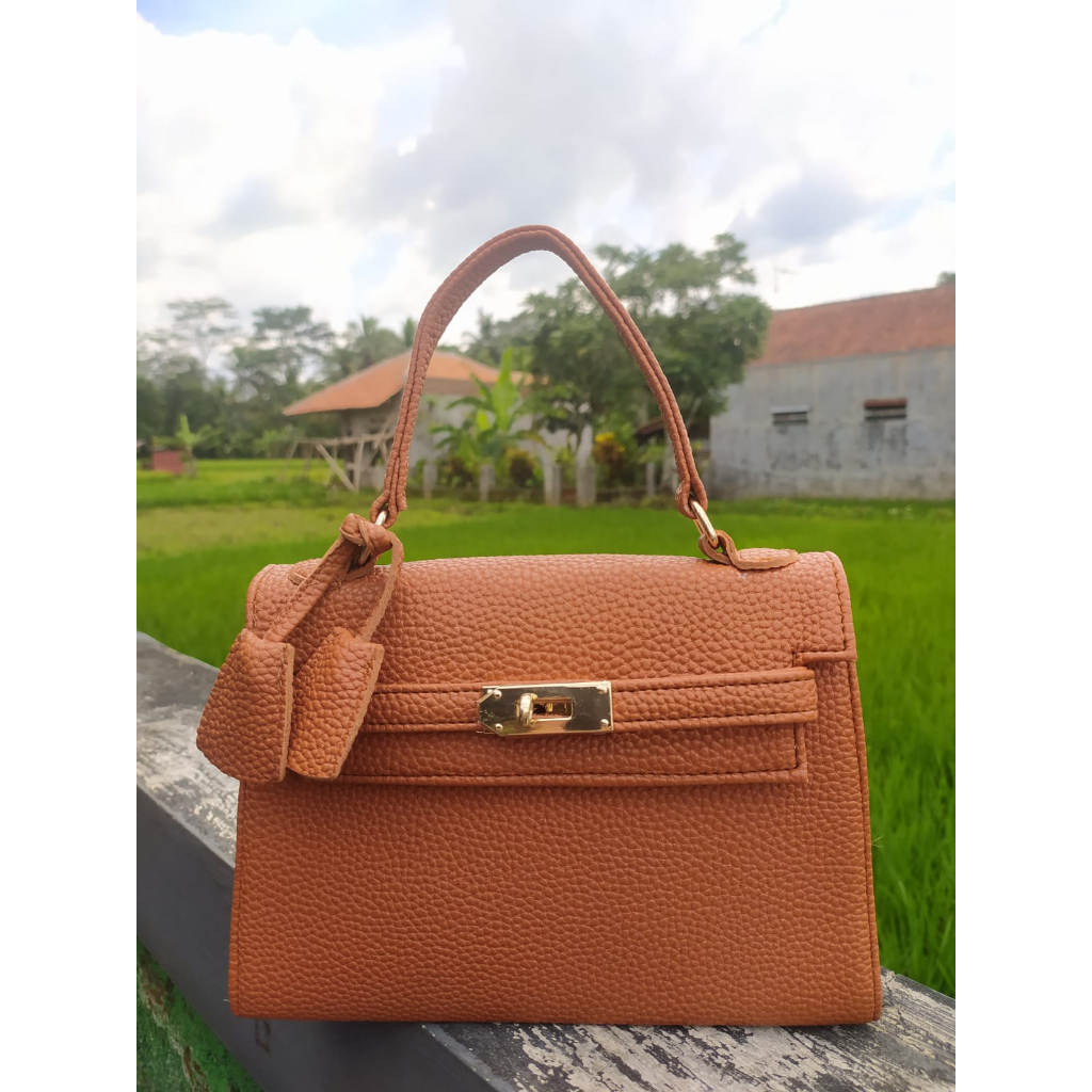 tas selempang wanita/ tas selempang 2 in 1/tas top handle bag/tas selempang murah/sling bag wanita/slingbag wanita murah/tas papirut/tas murah/slingbag murah/tas wanita/handbag