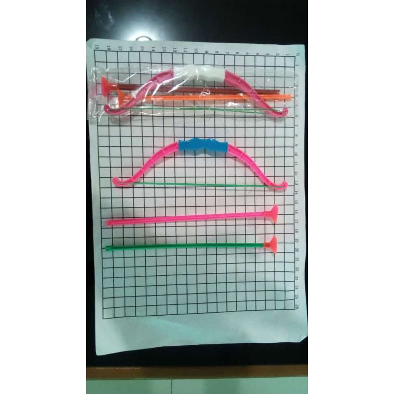 BUSUR PANAHAN PLASTIK WARNA WARNI KECIL 1 ISI 1 BUSUR DAN 2 PANAH 1 BUNGKUS