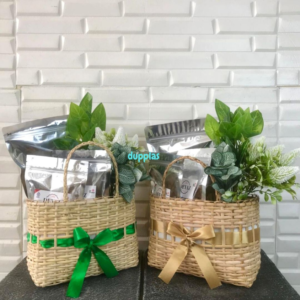 

Hampers Lebaran Kue Kering Tanaman Artificial Tas Anyaman Rotan Pajangan Hiasan Dekorasi Aesthetic