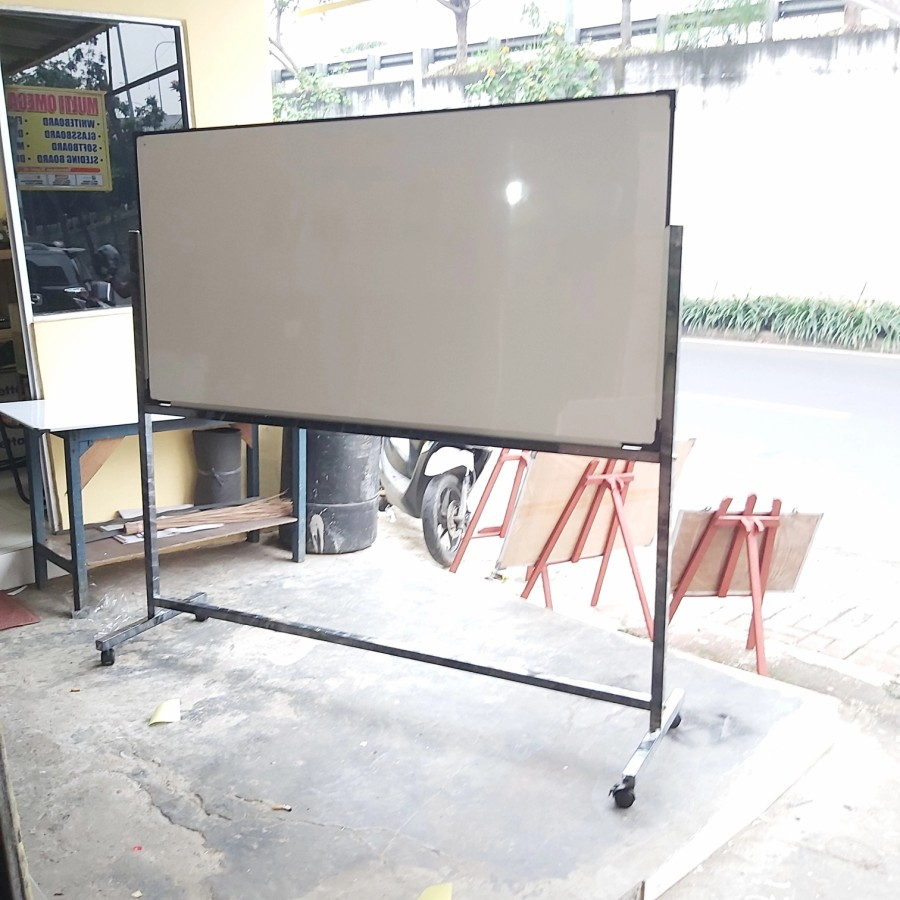 

white board 120 x 180cm stand roda
