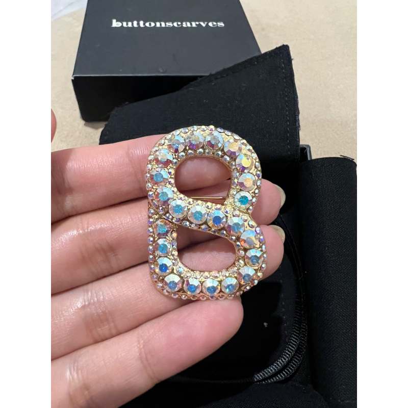 Buttonscarves Luxe Signature Gleaming Brooch
