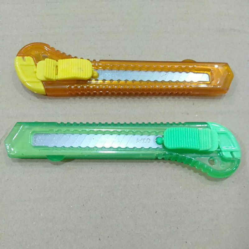 

pisau cutter ukuran besar dan tajam