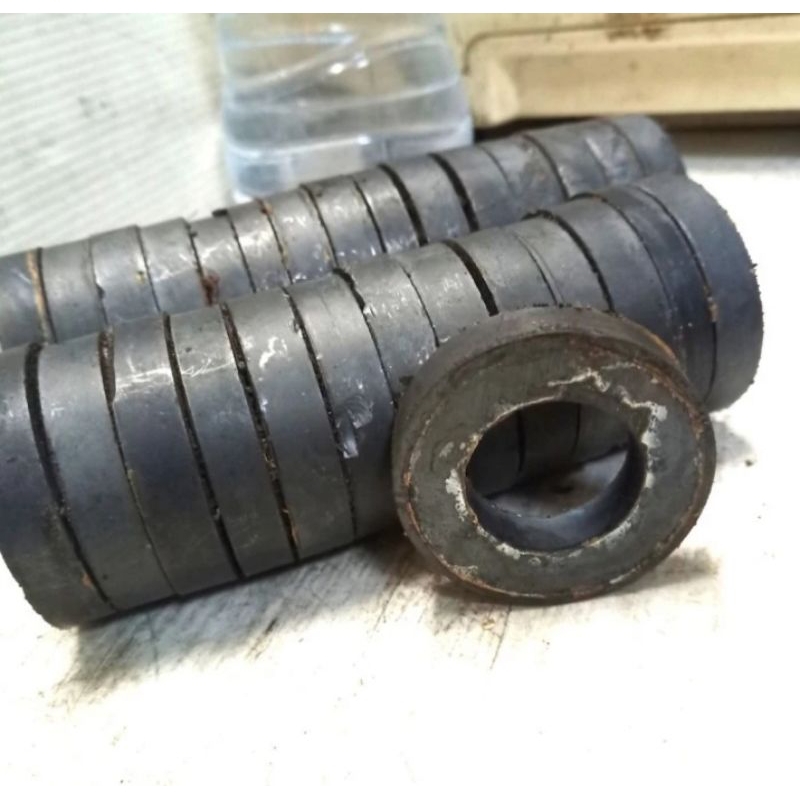 magnet kotak jenis ferite ukuran: 8,5x6,5x1,8cm - super lengket