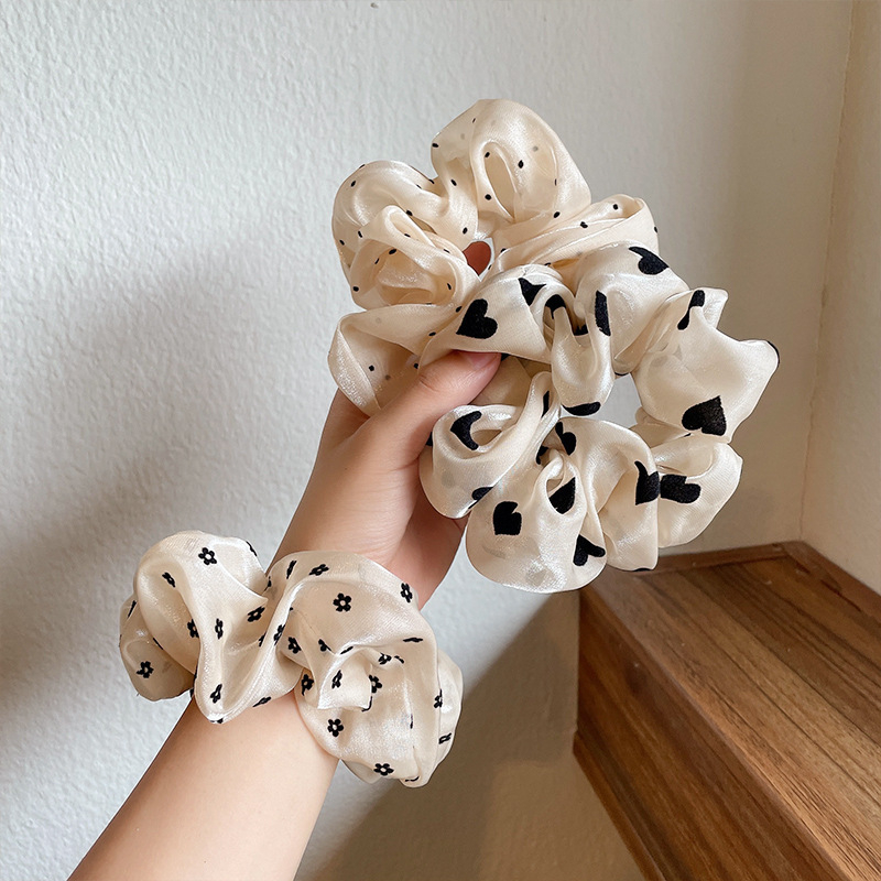 GO ONLINE Scrunchies Set Bening Polkadot - Kunciran ikat rambut