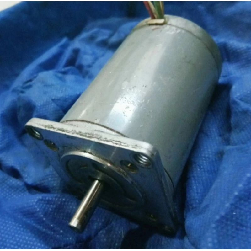 motor stepper Sanyo denki besar Current = 1.8 A - 1,8deg/step- unipolar 6 wire