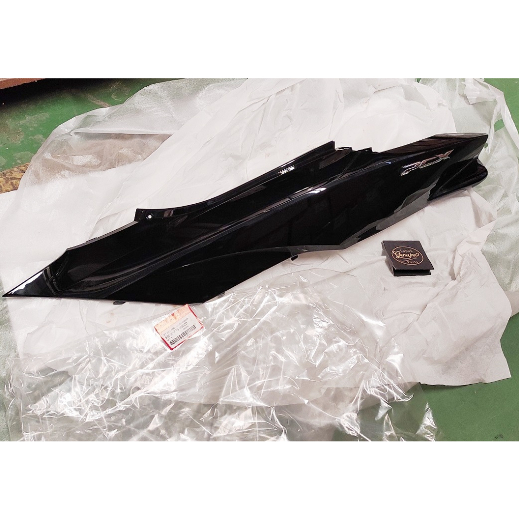 Cover Body Kiri Hitam Lengkap Dengan Emblem PCX 150 CBU 83650-K35-V00ZD Ori