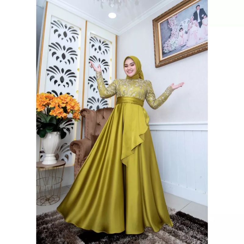 Romansa Dress by Irna emerald