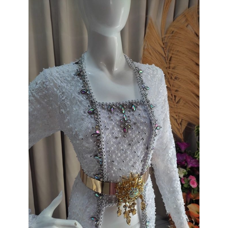 kebaya akad ngekor kutu baru chantily - tabur mutiara