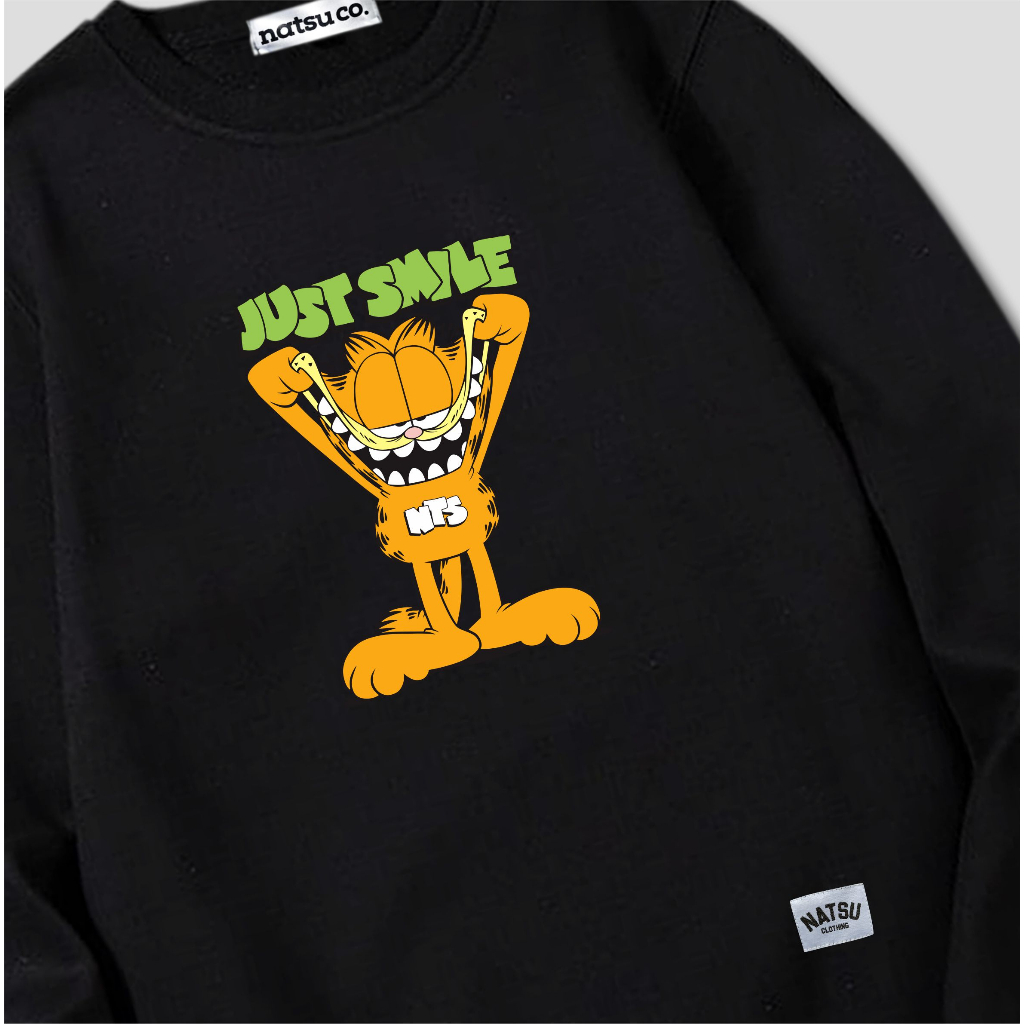 Natsu project Sweater Crewneck UNISEX GARFIELD JUST SMILE HITAM/PUTIH