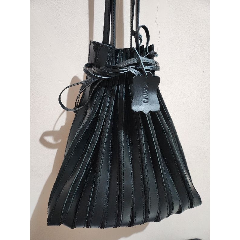 Preloved Kaynn Pleat Medium