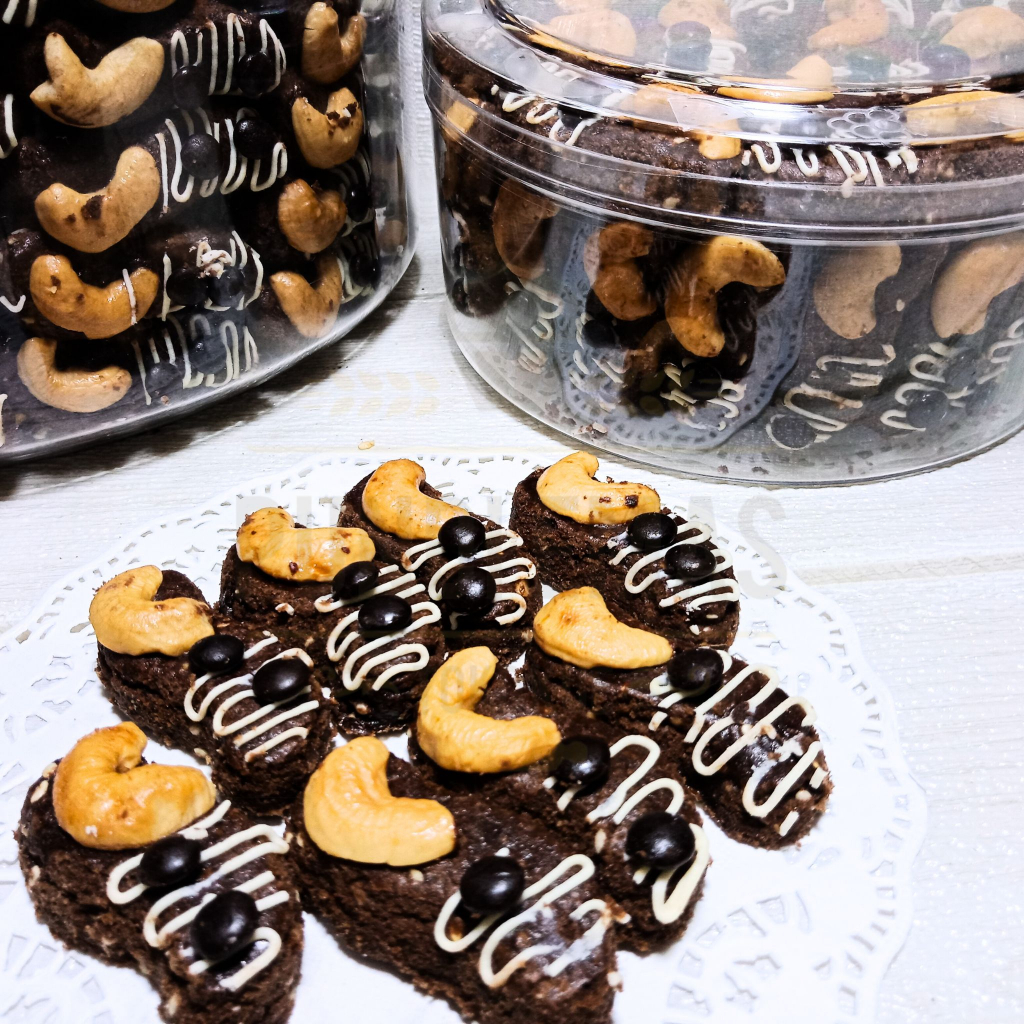 Chococano Premium Cookies Cokelat Mede Dengan Cokelat  Chips ( 1 Toples Uk 500gr )