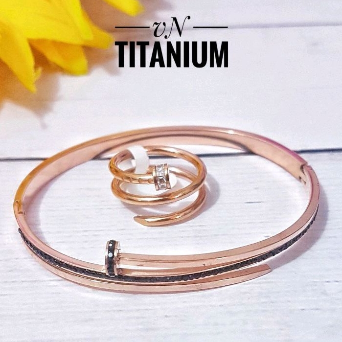 Gelang Set Cincin Titanium Motif Paku Perhiasan Wanita Dewasa 105a3