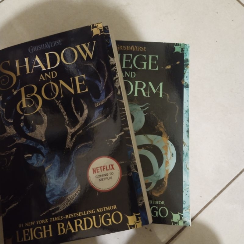 shadow and bone Leigh bardugo trilogy