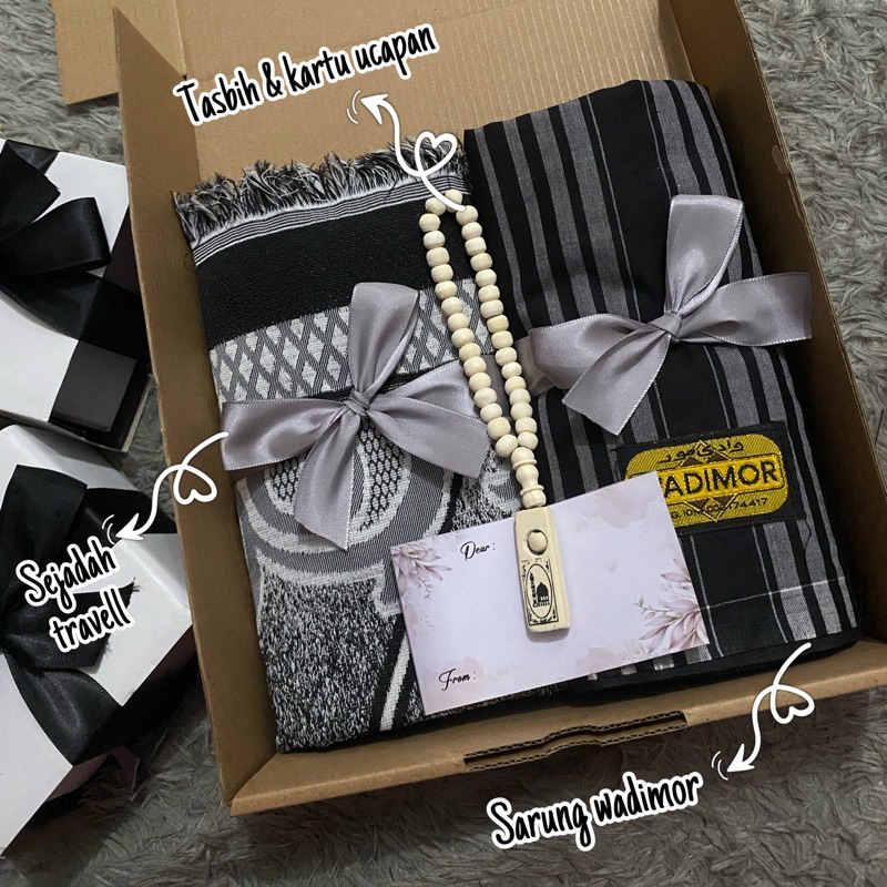 

(bisa cod) Hampers kado ulang tahun cowok mulsim / hampers sejadah sarung / hadiah cowok / kado wisuda / kado nikahan / hadiah anniversary