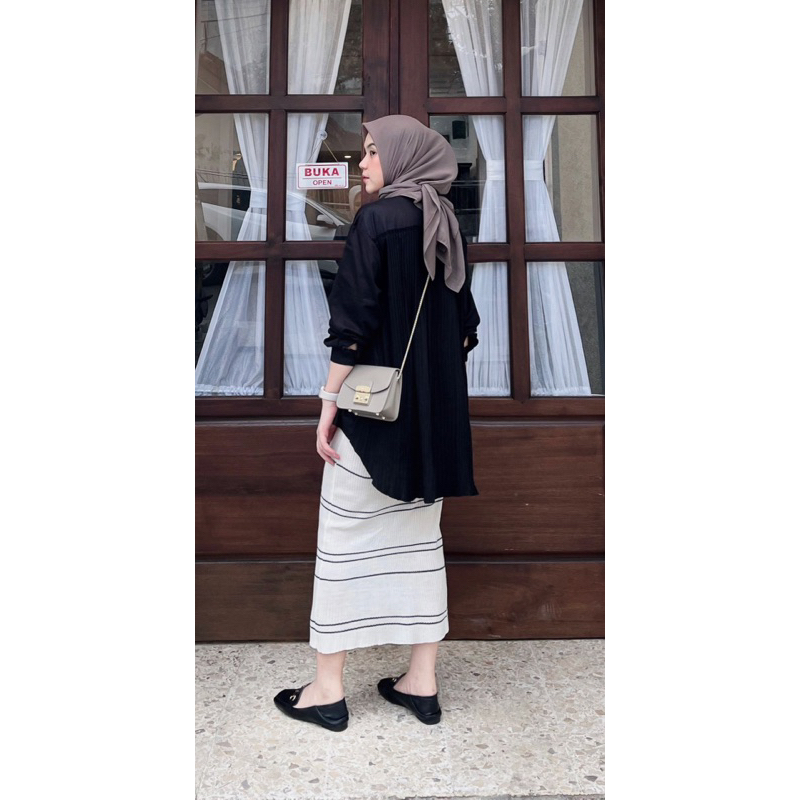 Lidya Skirt - Wearing BENA