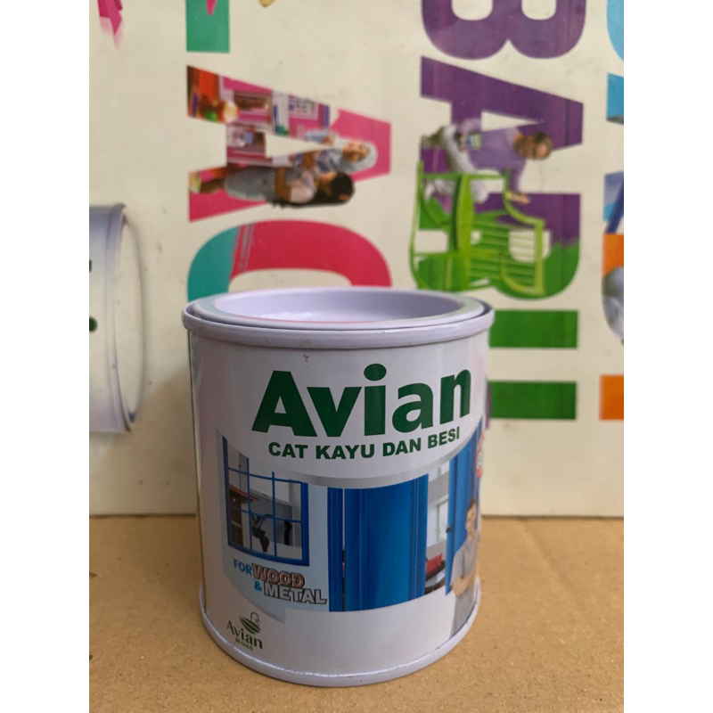 Avian cat kayu dan besi SW Super White 200cc