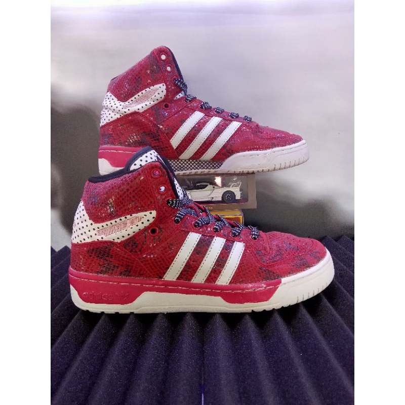 Sepatu Adidas Vintage Mid Second