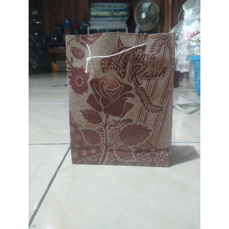 

GROSIR PAPERBAG BATIK UKURAN KECIL 18X12X4