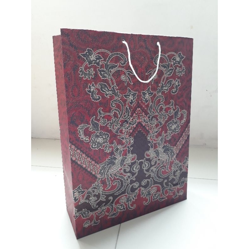 

Paper Bag Batik Besar Ukuran 29,5x39cm (12pcs)