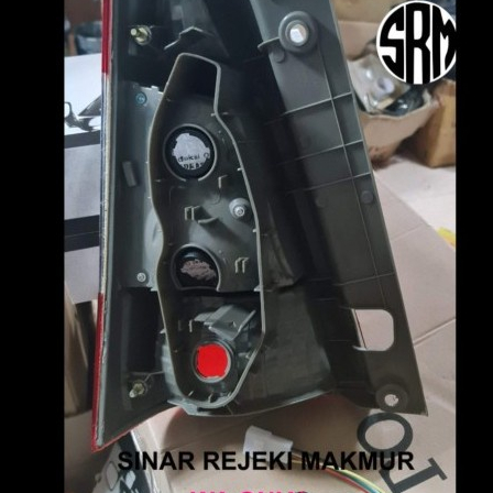 STOP LAMP LAMPU STOP BELAKANG +SOCKET GRAND INNOVA 2012 2013 2014 2015 - KANAN SOPIR