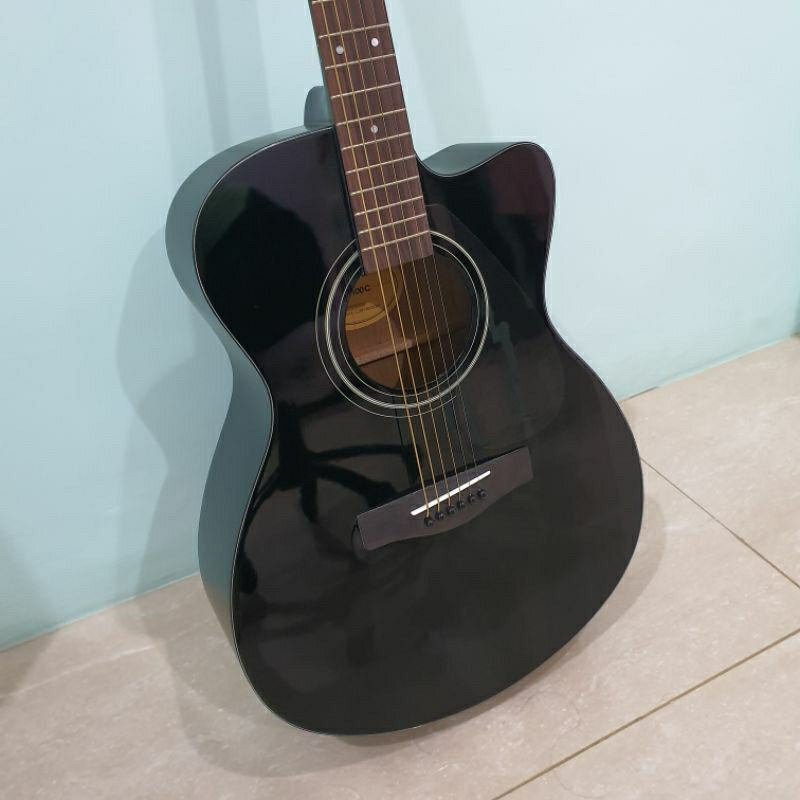 Khusus MEDAN // Gitar Preloved YAMAHA warna hitam FREE aksesorisnya