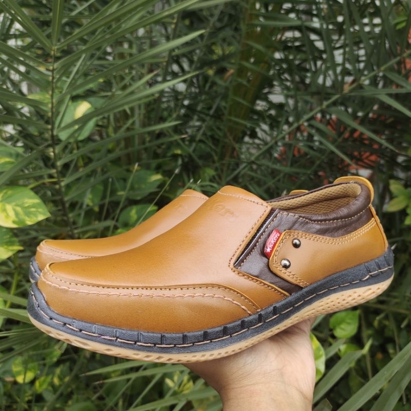 Kickers Sepatu Casual Kasual Pria Bahan Kulit Asli Slip On Elegan Kc2