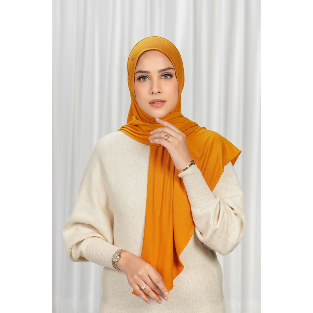 Buttonscarves Everyday Jersey Slip On