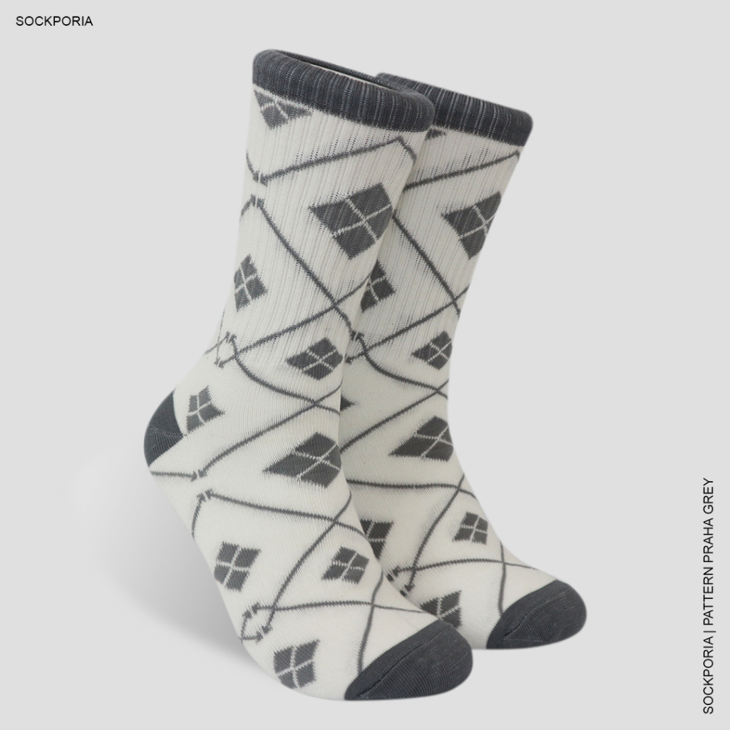 Slop Kaos Kaki Motif Tribal - Praha White