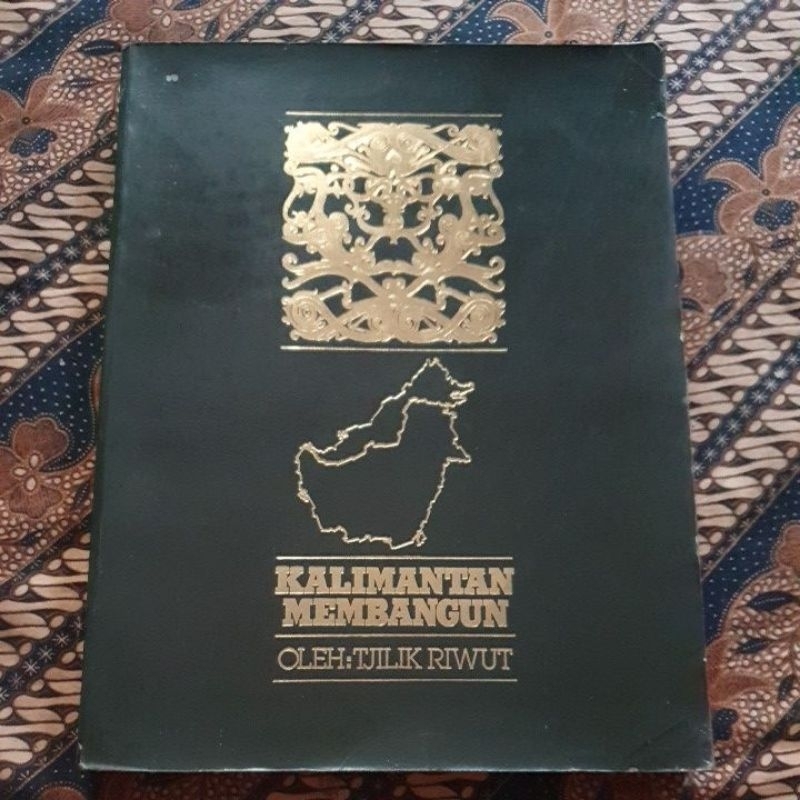 BUKU KALIMANTAN MEMBANGUN OLEH TJILIK RIWUT